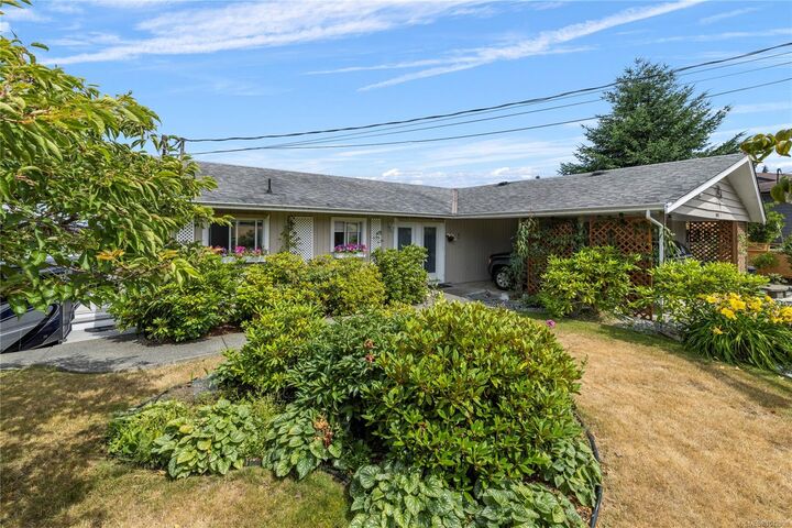 Property Photo:  10843 Grandview Rd  BC V9G 1Z7 