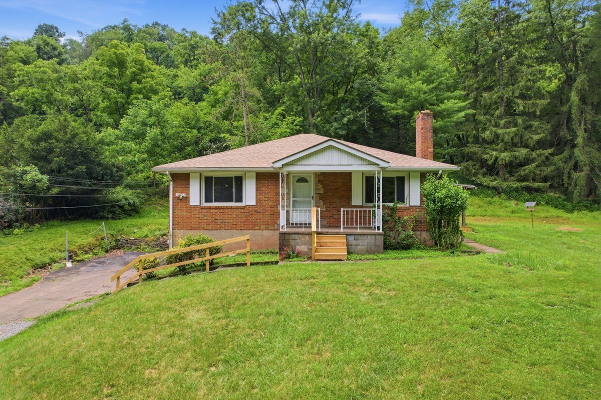 Property Photo:  935 Stanton Avenue  PA 15209 