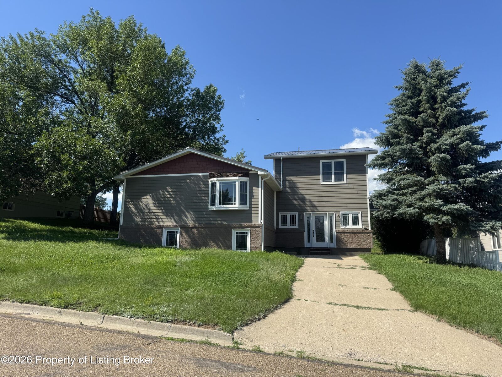 Property Photo:  304 6th Avenue NW  ND 58854 