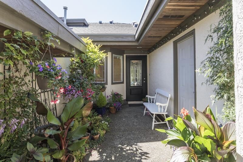 Property Photo:  12975 17 Avenue 4  BC V4A 8T3 