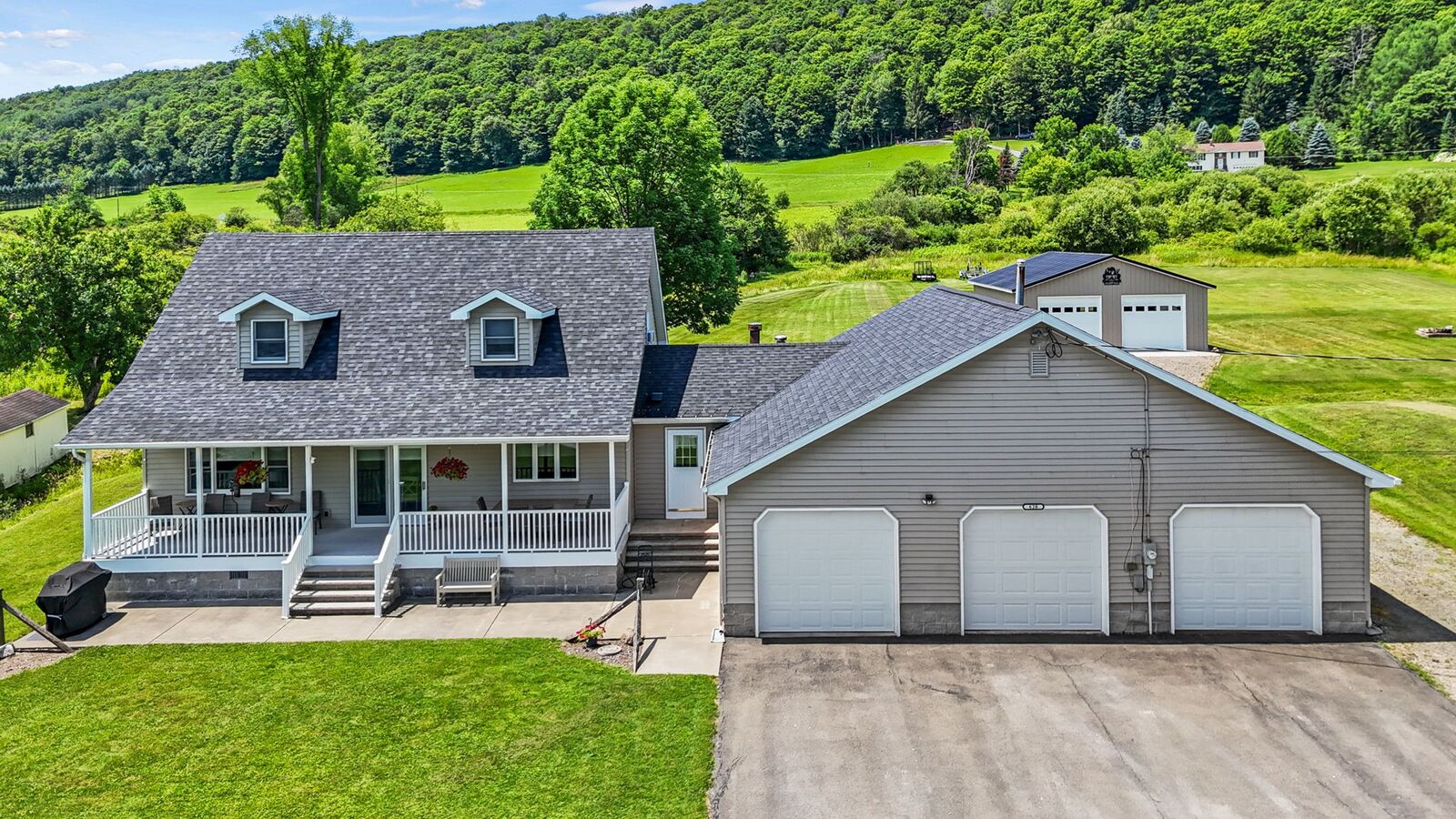Property Photo:  620 W Cottage Lane  NY 13052 