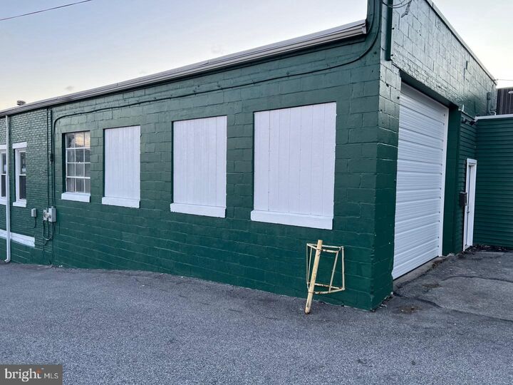 Property Photo:  1880 W Market Street  PA 17404 