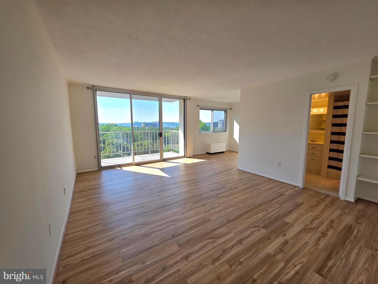 Property Photo: 2059 Huntington Avenue 1100 VA 22303