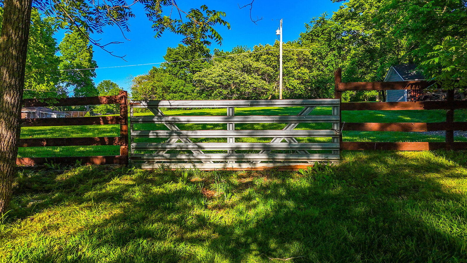 Property Photo: 2706 Oakland Gravel Rd MO 65202