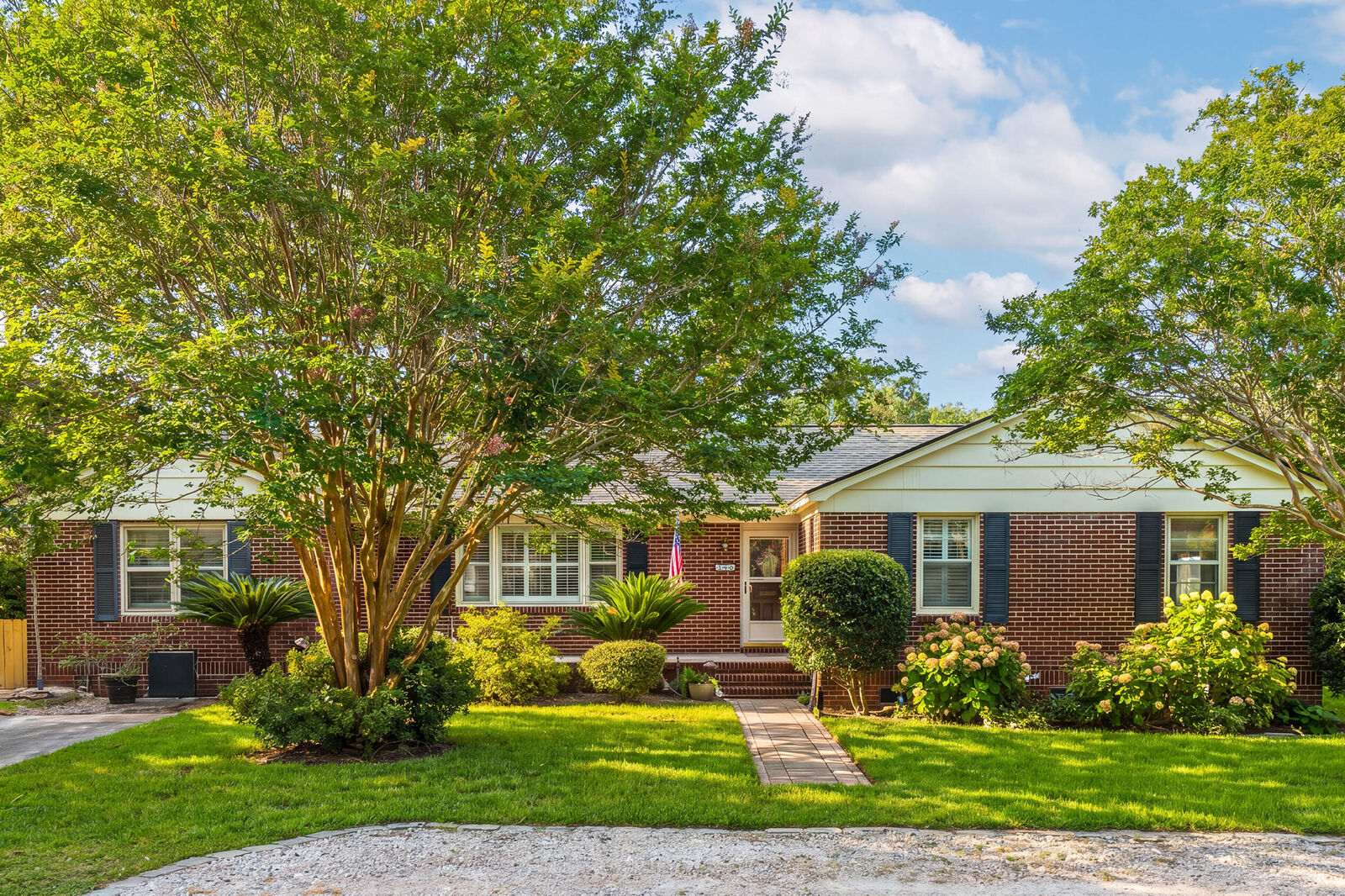 Property Photo:  140 Chadwick Drive  SC 29407 