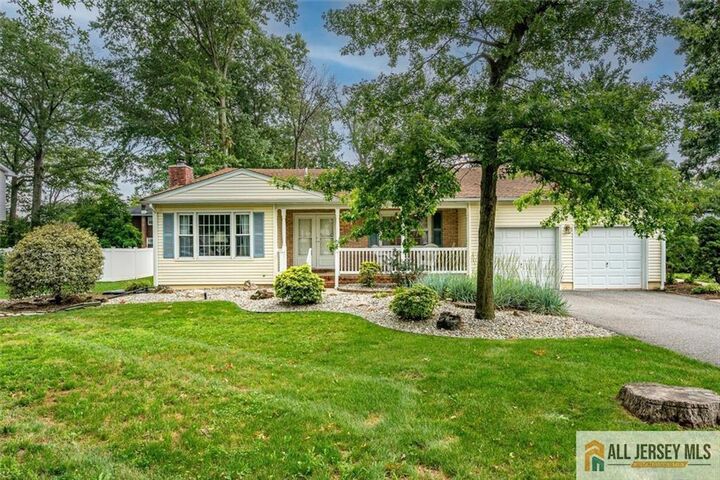 Property Photo:  9 Boxwood Road  NJ 08854 