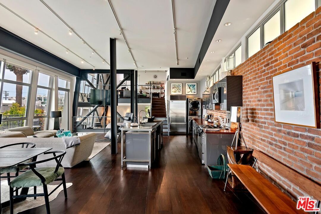 Property Photo: 1513 9th St CA 90401