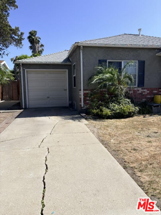 Property Photo: 5338 W 119th St CA 90304