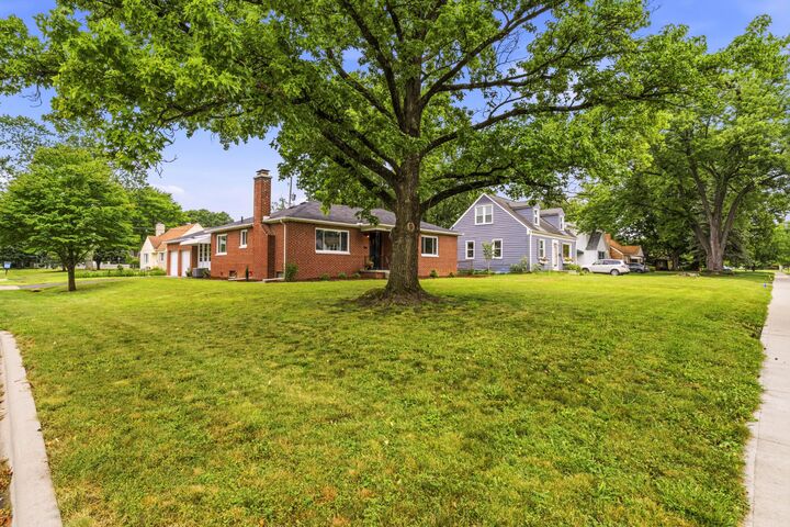 Property Photo:  3213 Mountview Road  OH 43221 