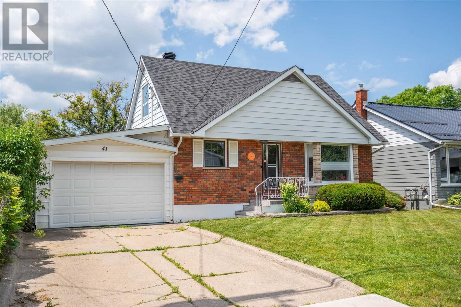 Property Photo:  41 Angelina Ave  ON P6A 4C4 
