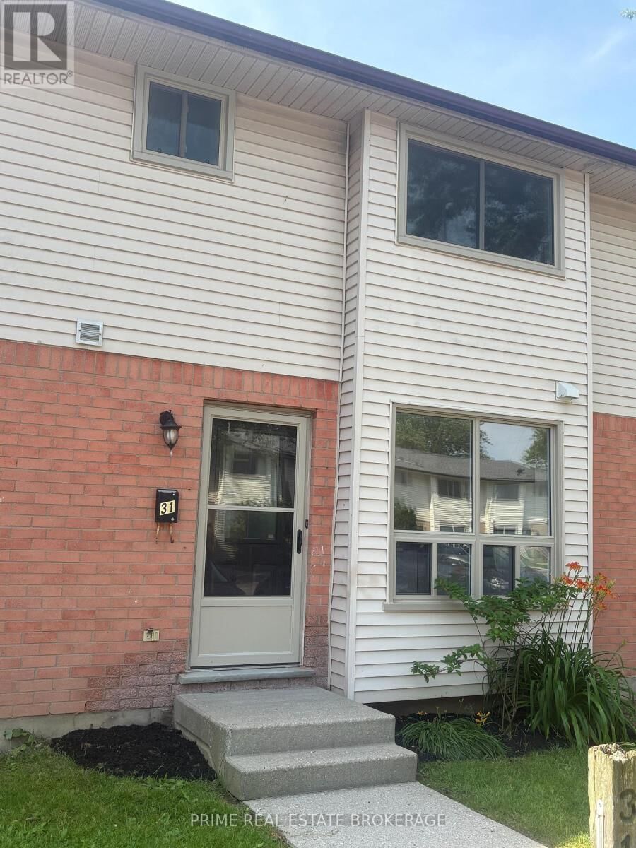 Property Photo:  135 Belmont Drive 31  ON N6J 4J3 
