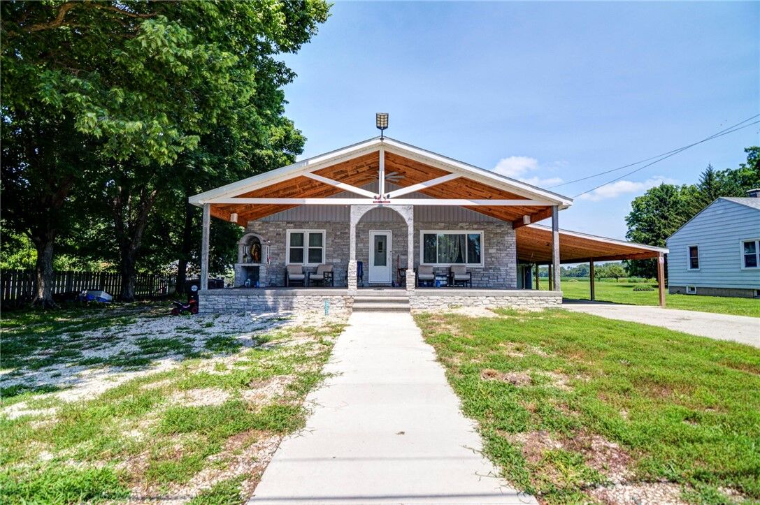 Property Photo:  152 E Broadway Street  IL 62501 