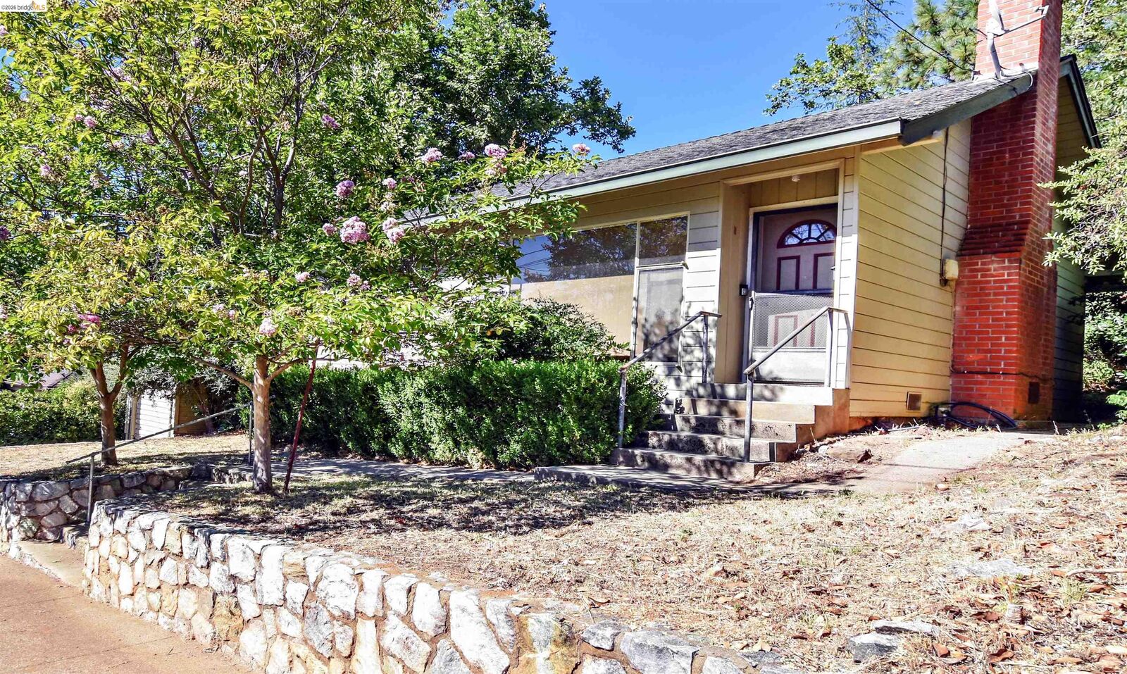 Property Photo: 541 S Shepherd St CA 95370