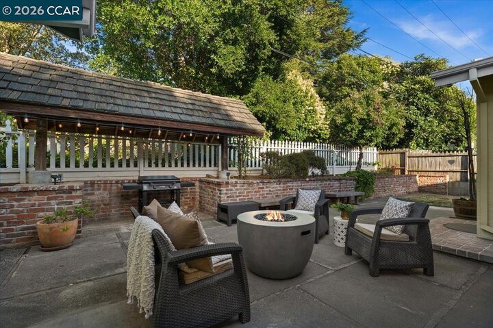 Property Photo:  114 Combs Ln  CA 94590 
