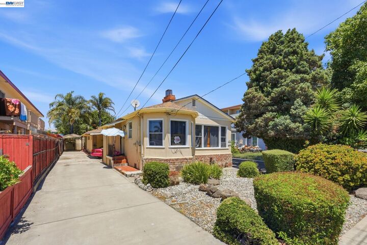 Property Photo: 446 Dolores Ave CA 94577