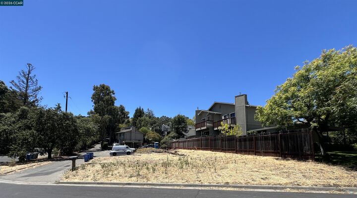 Property Photo: 2109 Overlook Dr CA 94597