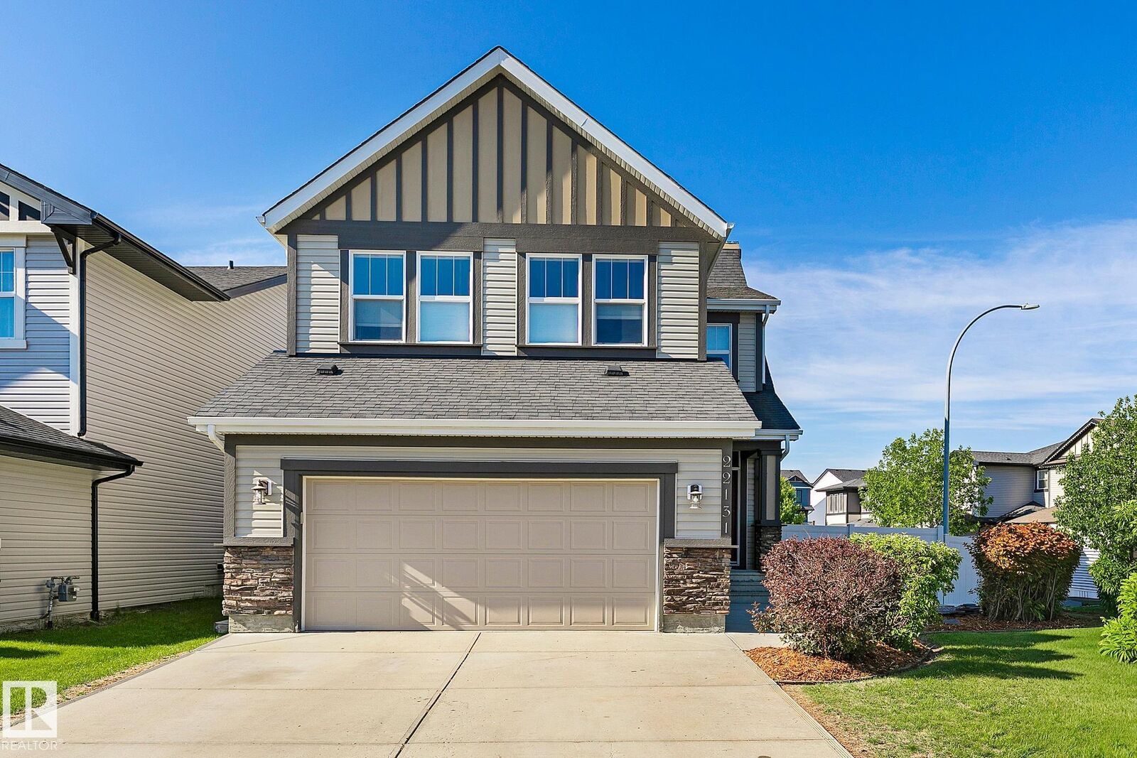 Property Photo:  22131 95 Avenue NW  AB T5T 1N1 