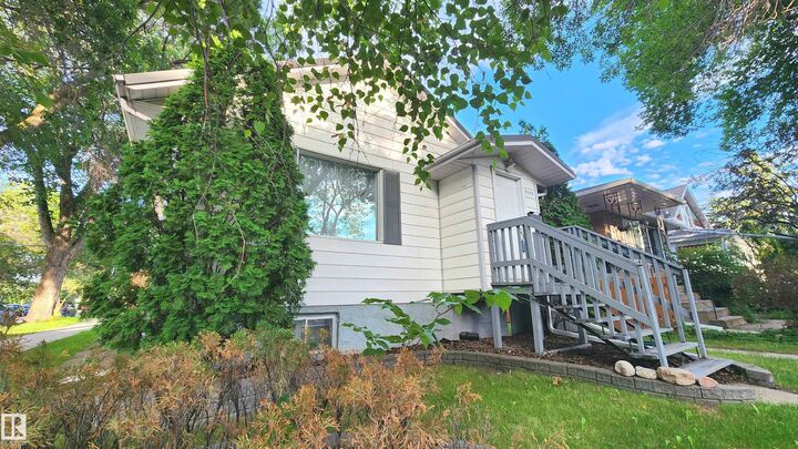 9359 92 Street NW — photo 1