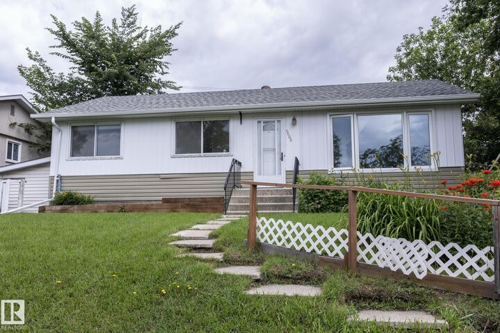 Property Photo: 5608 122 Avenue NW AB T5W 1S5