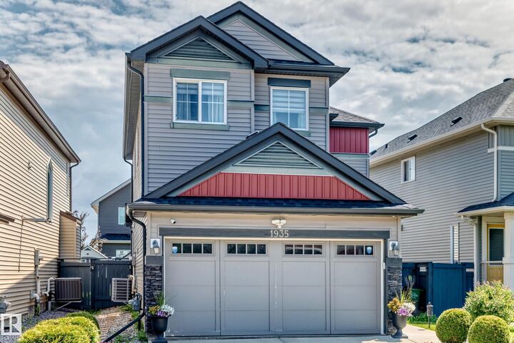 Property Photo: 1935 Davidson Wynd SW AB T6W 3J4