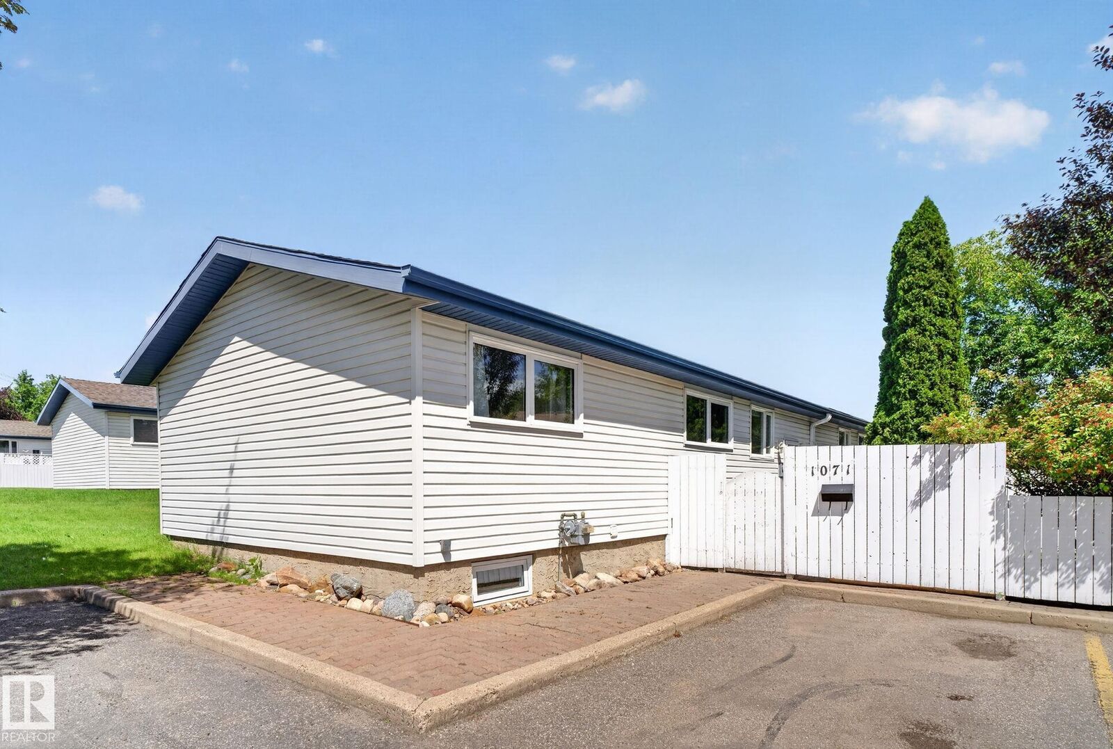 Property Photo:  1071 Millbourne Road NW  AB T6K 0T3 