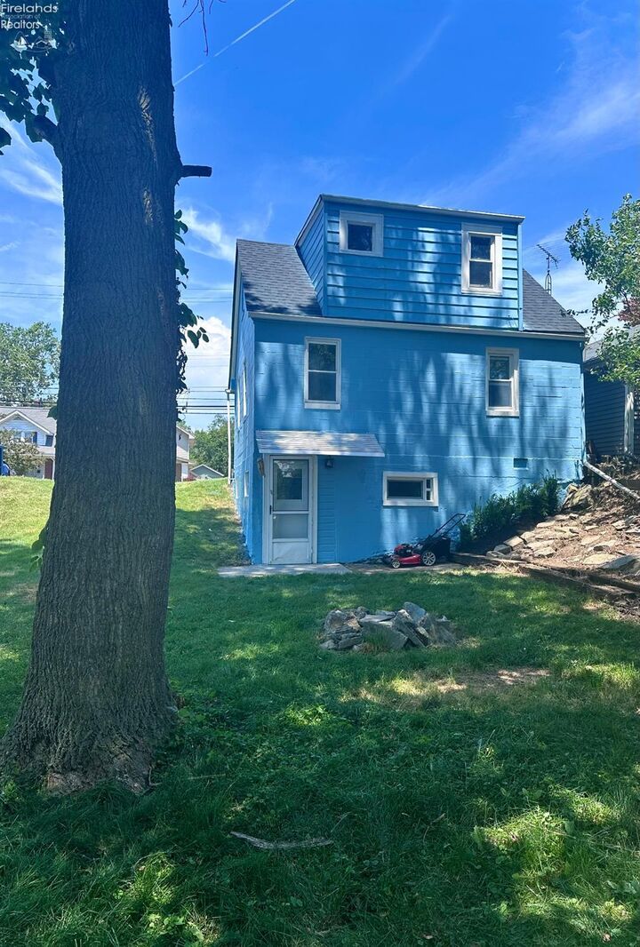 Property Photo:  2406 W Monroe Street  OH 44870 