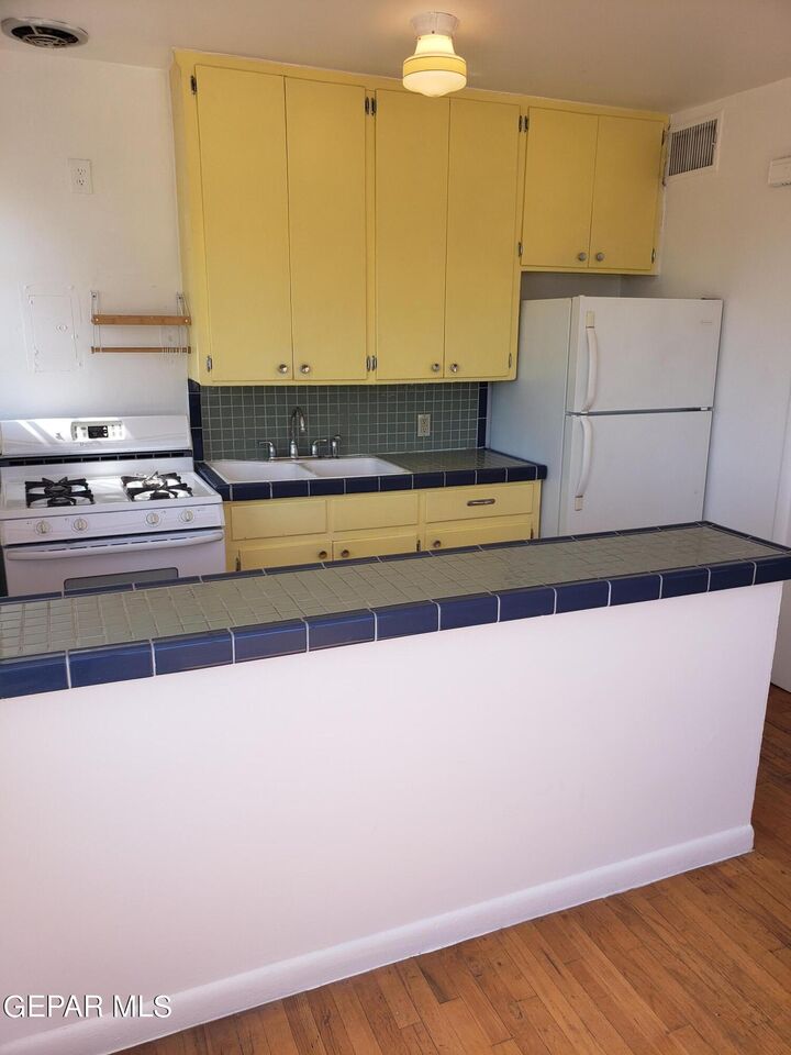 Property Photo:  900 W Yandell Drive  TX 79902 