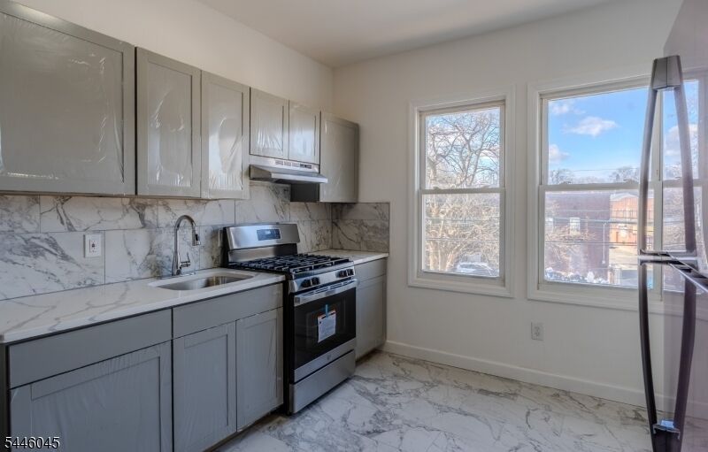 Property Photo: 86 Abinger Pl 2R NJ 07106
