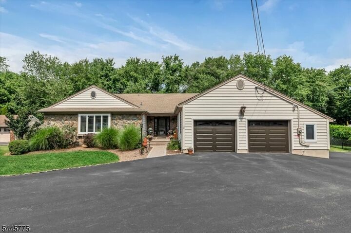 Property Photo:  6 East St  NJ 07465 