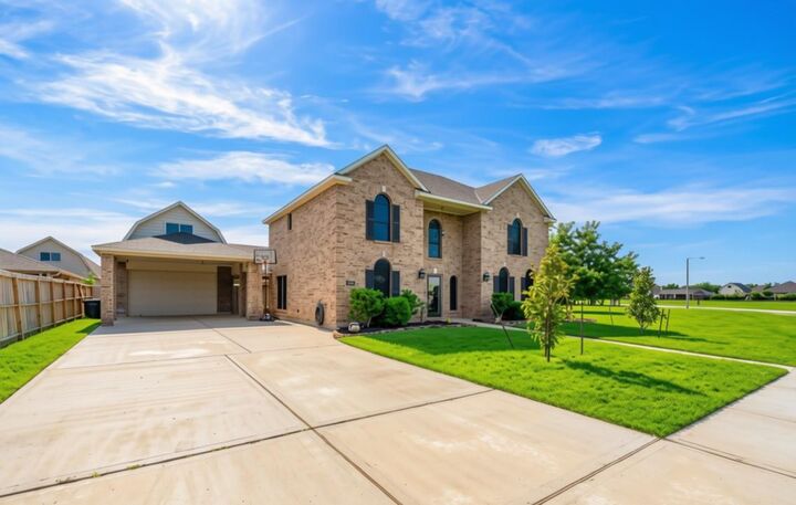 Property Photo: 2404 Grey Kirby Drive TX 77573