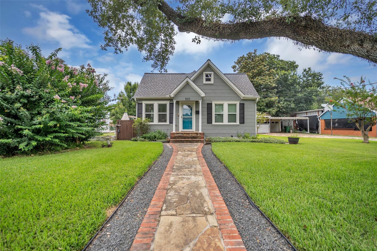 Property Photo:  903 English Street  TX 77009 