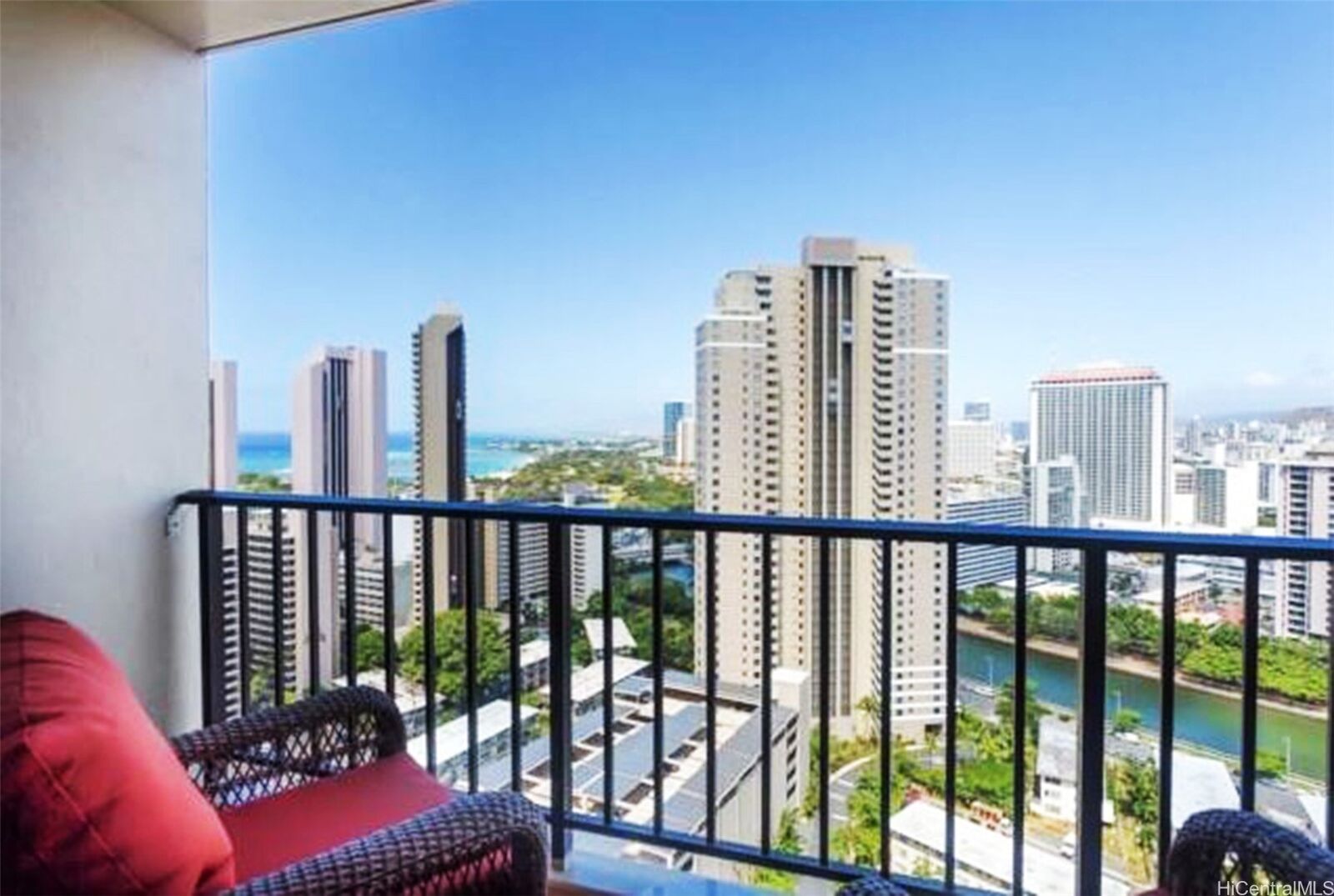 Property Photo: 411 Hobron Lane 2814 HI 96815