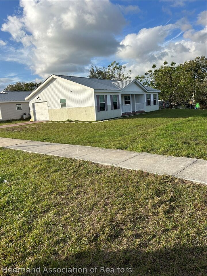 Property Photo:  1429 Inspiration Drive  FL 33870 