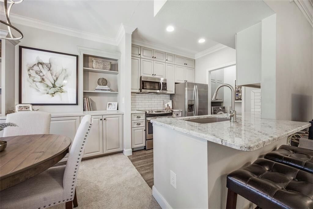 Property Photo:  11622 Tomahawk Creek Parkway E  KS 66211 