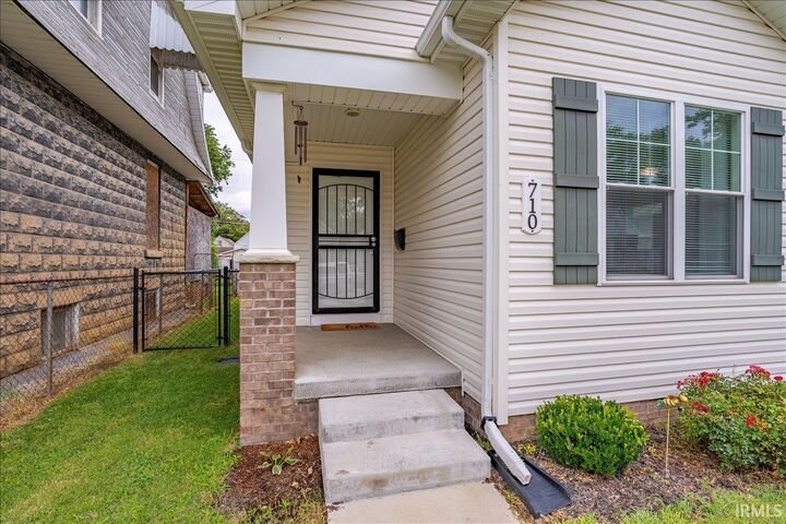 Property Photo: 710 E Iowa Street IN 47711