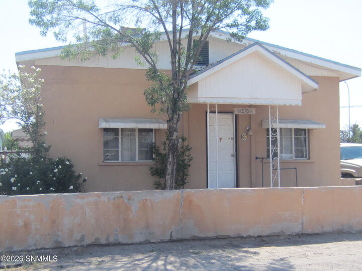 Property Photo:  1070 N Tornillo Street  NM 88001 