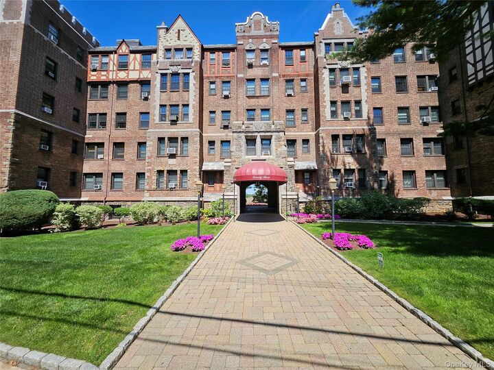 Property Photo:  23 Old Mamaroneck Road 5K  NY 10605 