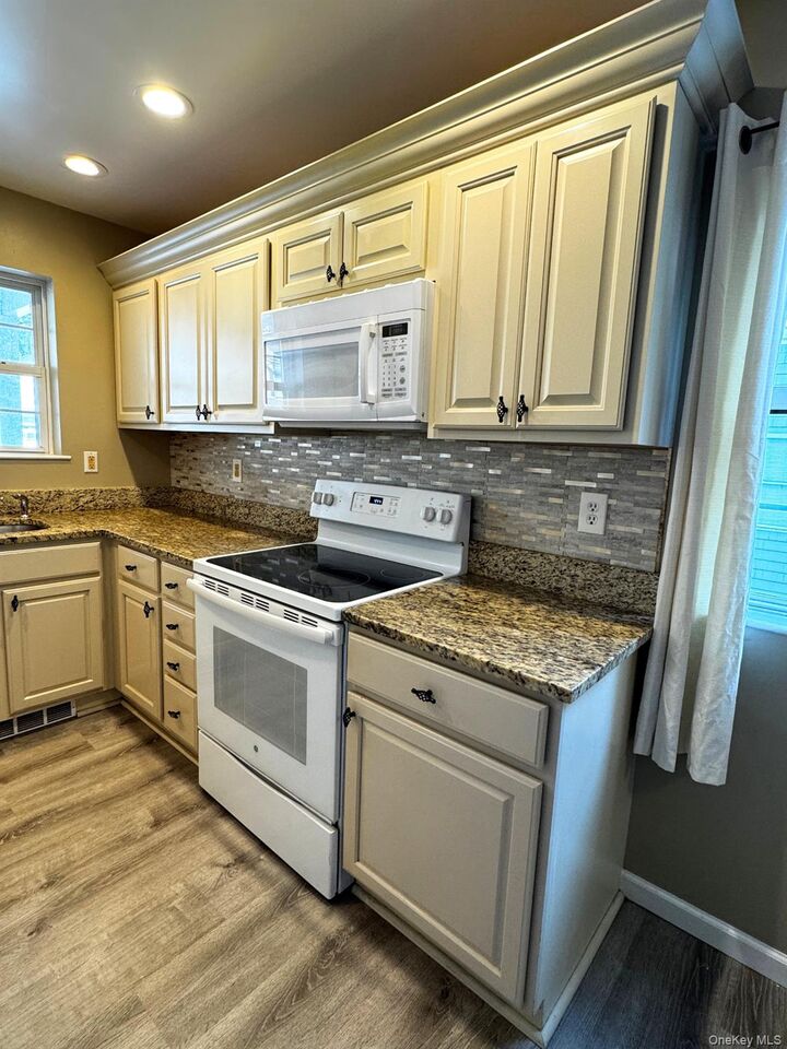 Property Photo:  33 Fowler Avenue  NY 10512 