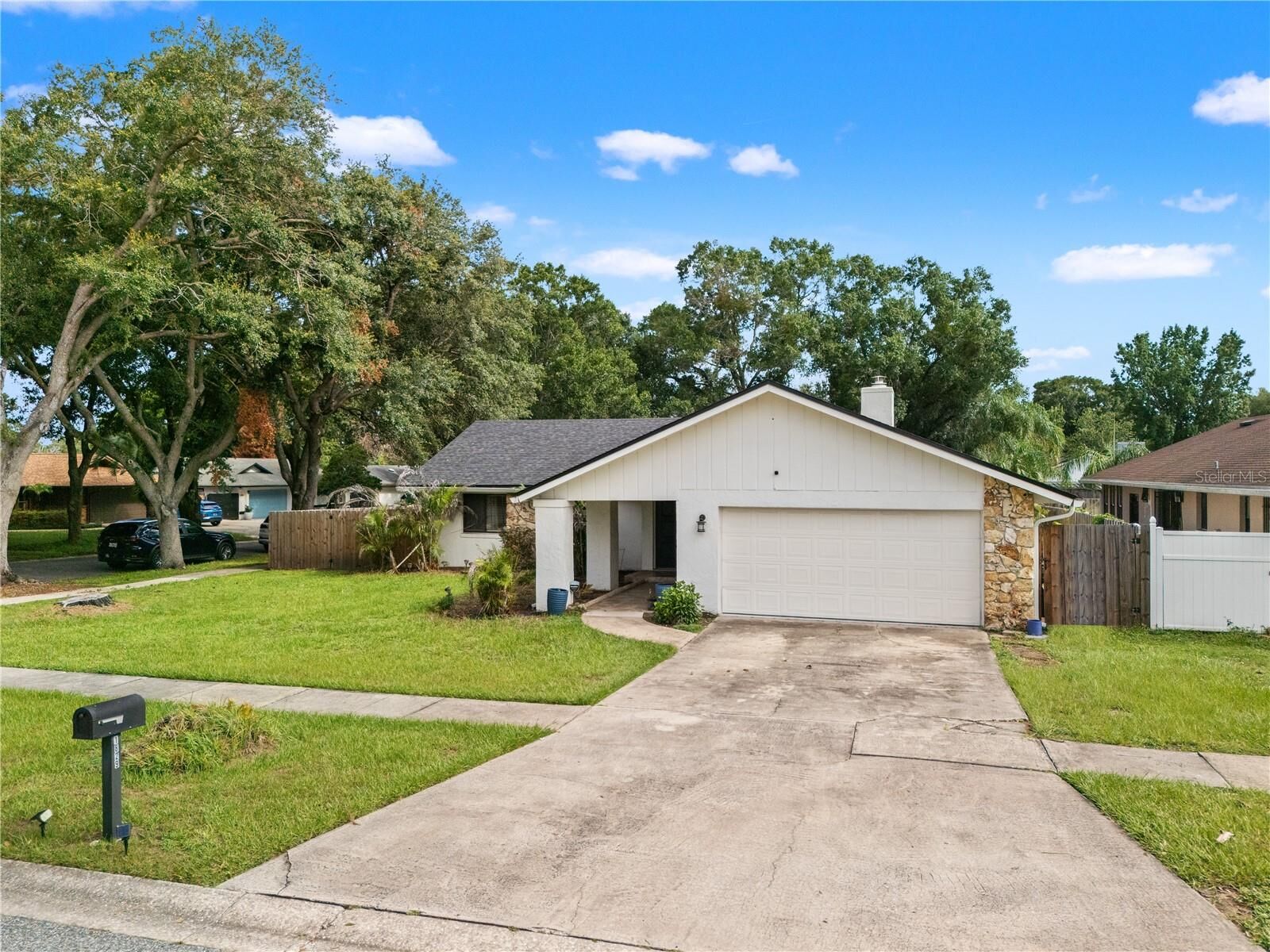 Property Photo: 1829 Crownwood Drive FL 32810