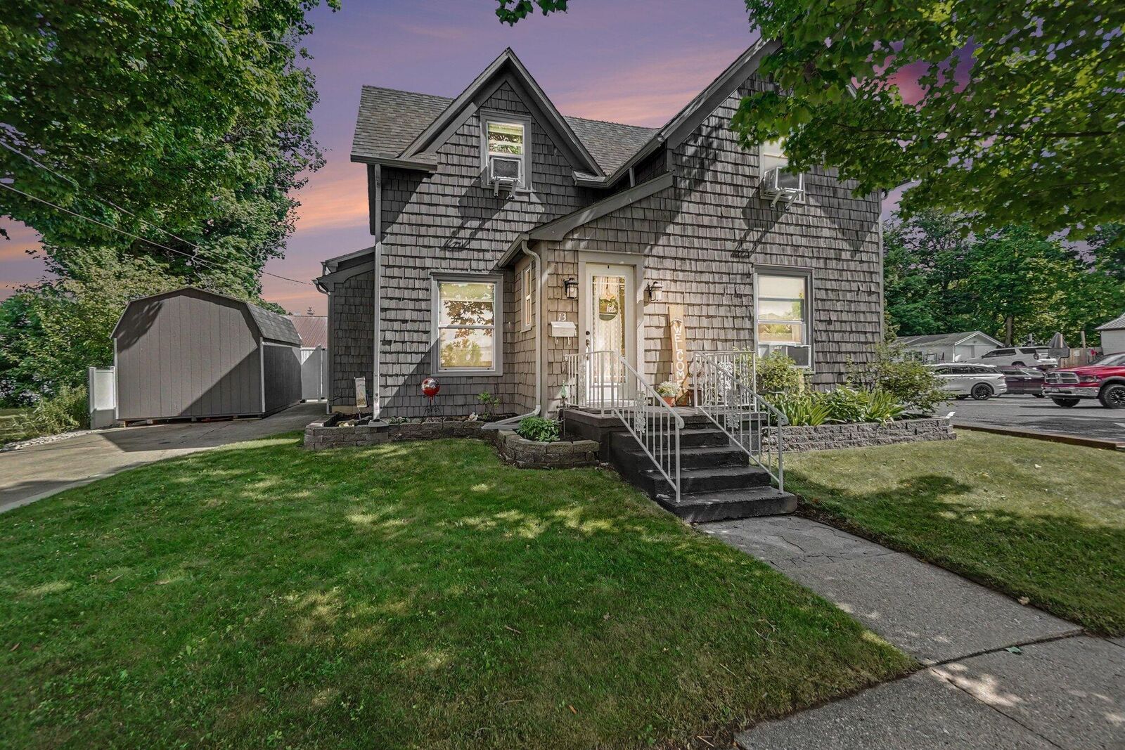 Property Photo:  13 E Dayton Street  MI 49412 