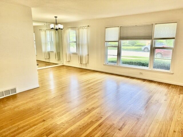 Property Photo: 617 Lavergne Avenue IL 60091