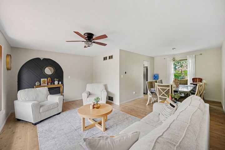 Property Photo:  537 Willow Lane  IL 60401 