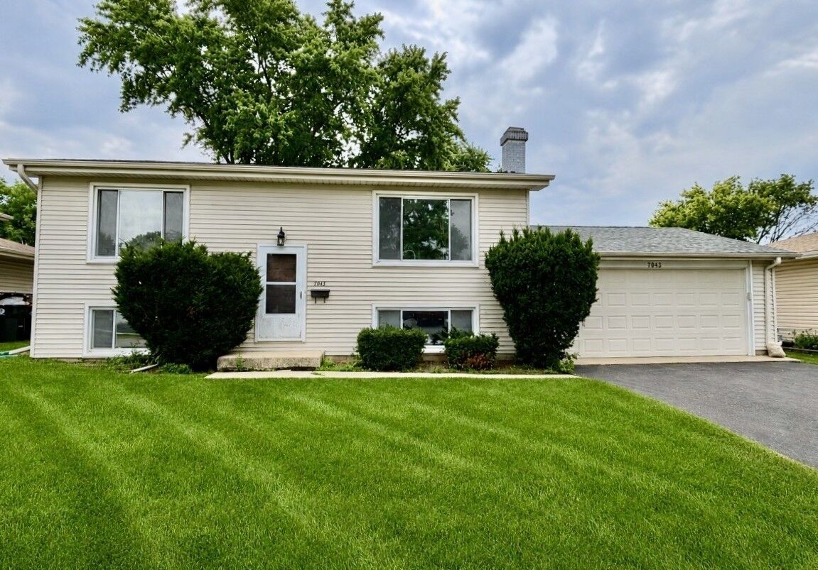 Property Photo: 7043 Hemlock Street IL 60133