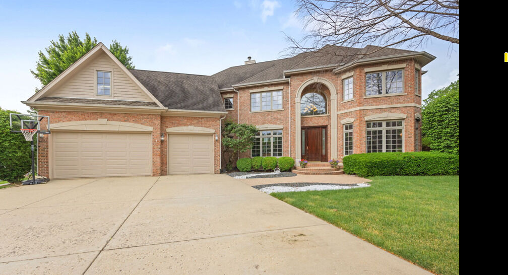 Property Photo:  632 Philip Drive  IL 60103 