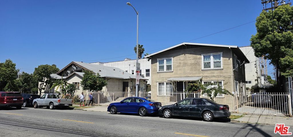 Property Photo: 1120 N Van Ness Avenue CA 90038