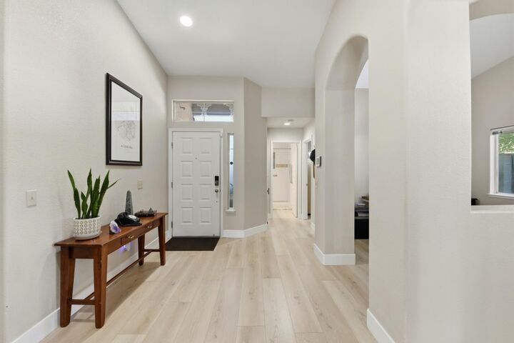 Property Photo: 7112 Sunpace Lane CA 95828