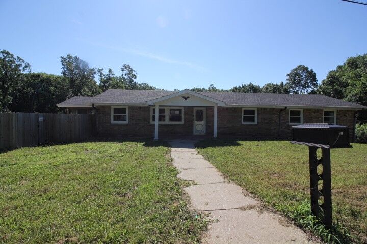 Property Photo:  310 Dogwood Dr  TN 37061 