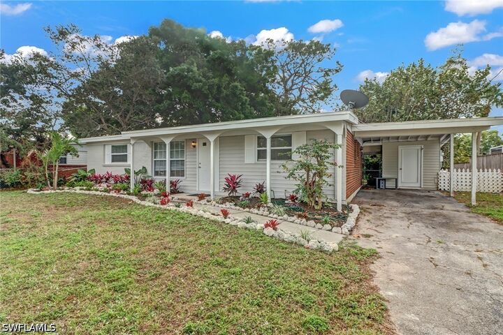 Property Photo: 2140 Harbor Lane FL 34104