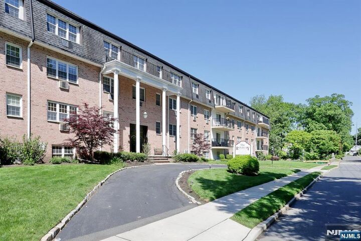 Property Photo:  550 Fairview Avenue 302  NJ 07675 