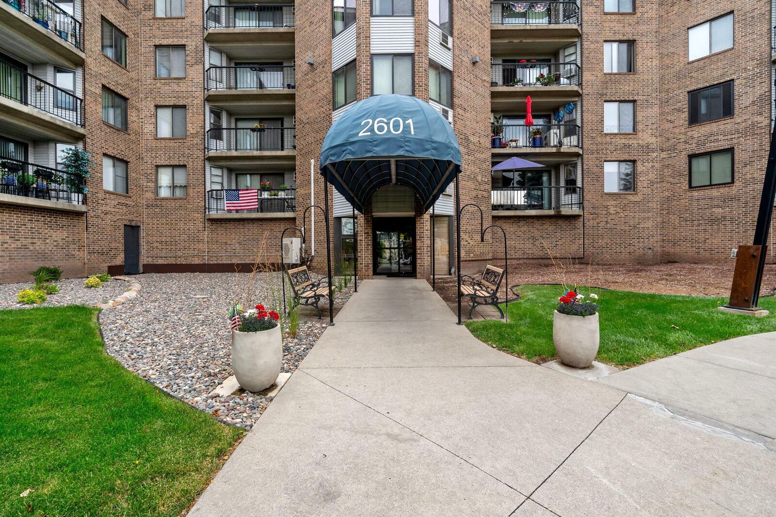 Property Photo: 2601 Kenzie Terrace 315 MN 55418